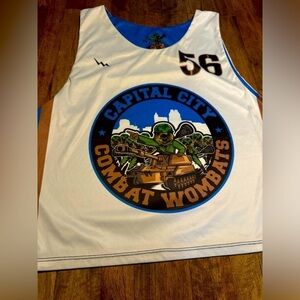 Men’s basketball 🏀 tank size medium reversible excellent condition!